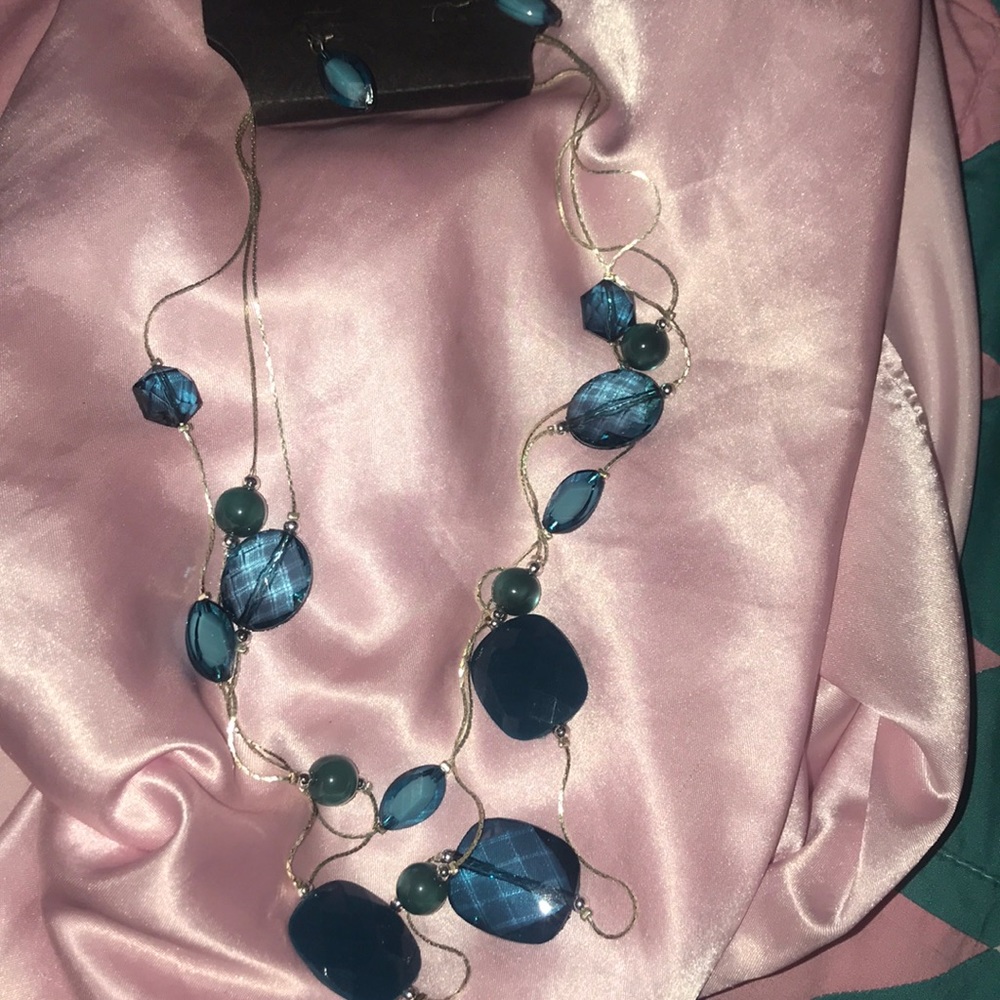 Earring/necklace set